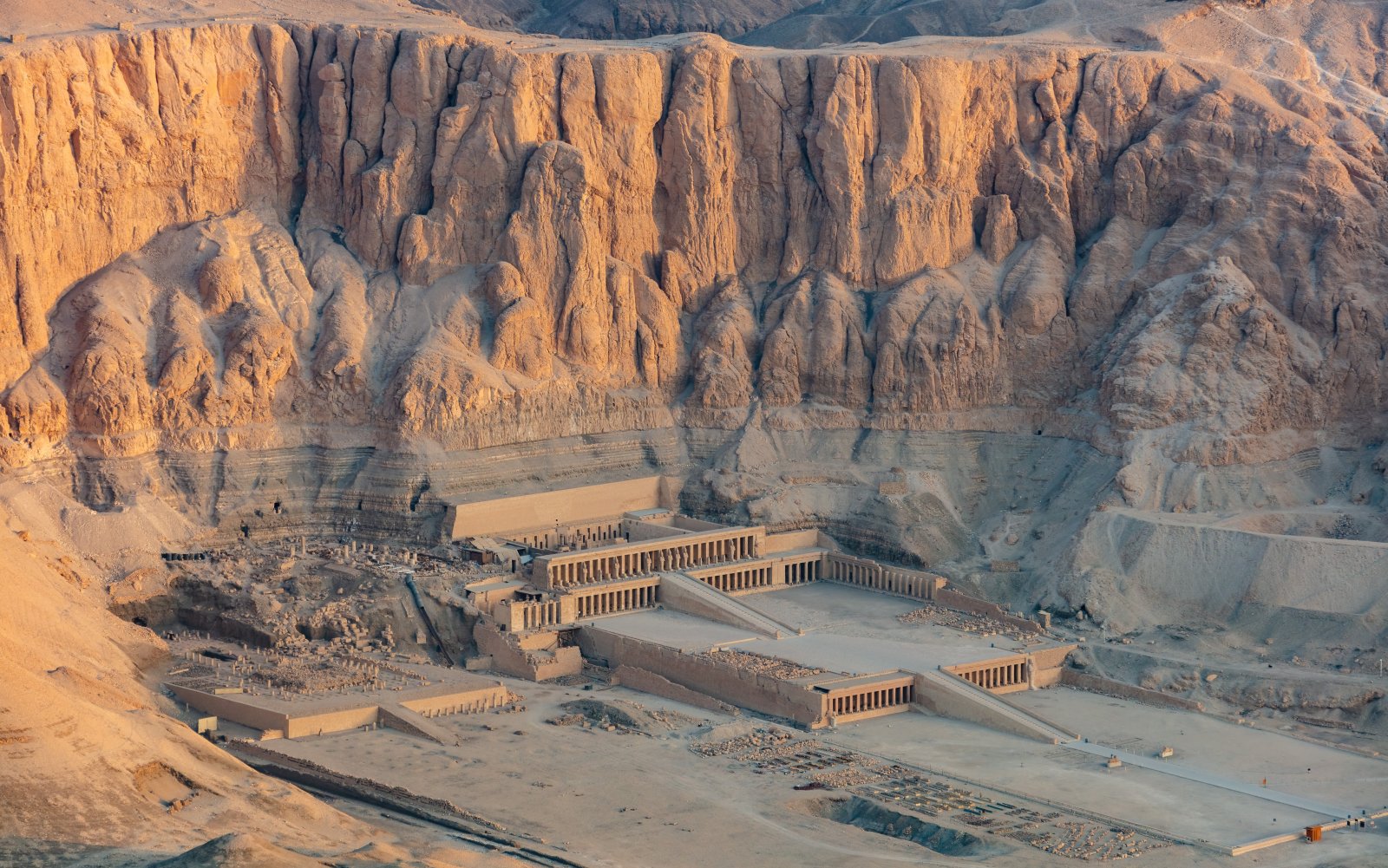 Ägypten: Tempel der Hatschepsut - Qesm Al Wahat Al Khargah | Secret World Trip Planner