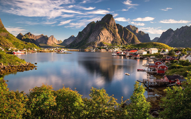 Das atemberaubende Dorf Reine, Norwegen — Reine