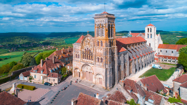 Basilika der Heiligen Maria Magdalena - Vézelay | Secret World Trip Planner