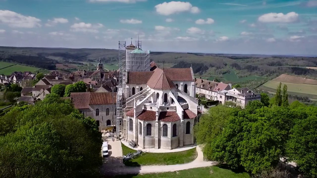 Basilika der Heiligen Maria Magdalena - Vézelay | Secret World Trip Planner
