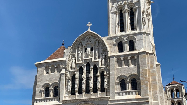 Basilika der Heiligen Maria Magdalena - Vézelay | Secret World Trip Planner