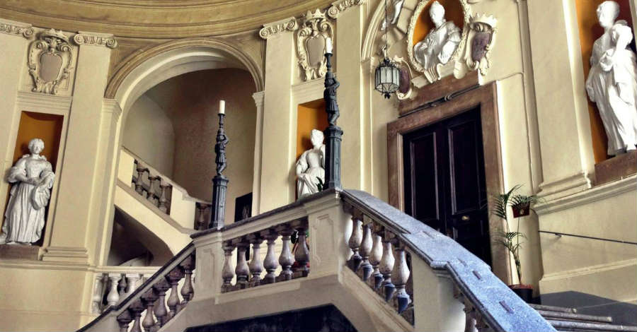 Palazzo Spinelli di Laurino va arvohlar - Napoli | Secret World Trip Planner