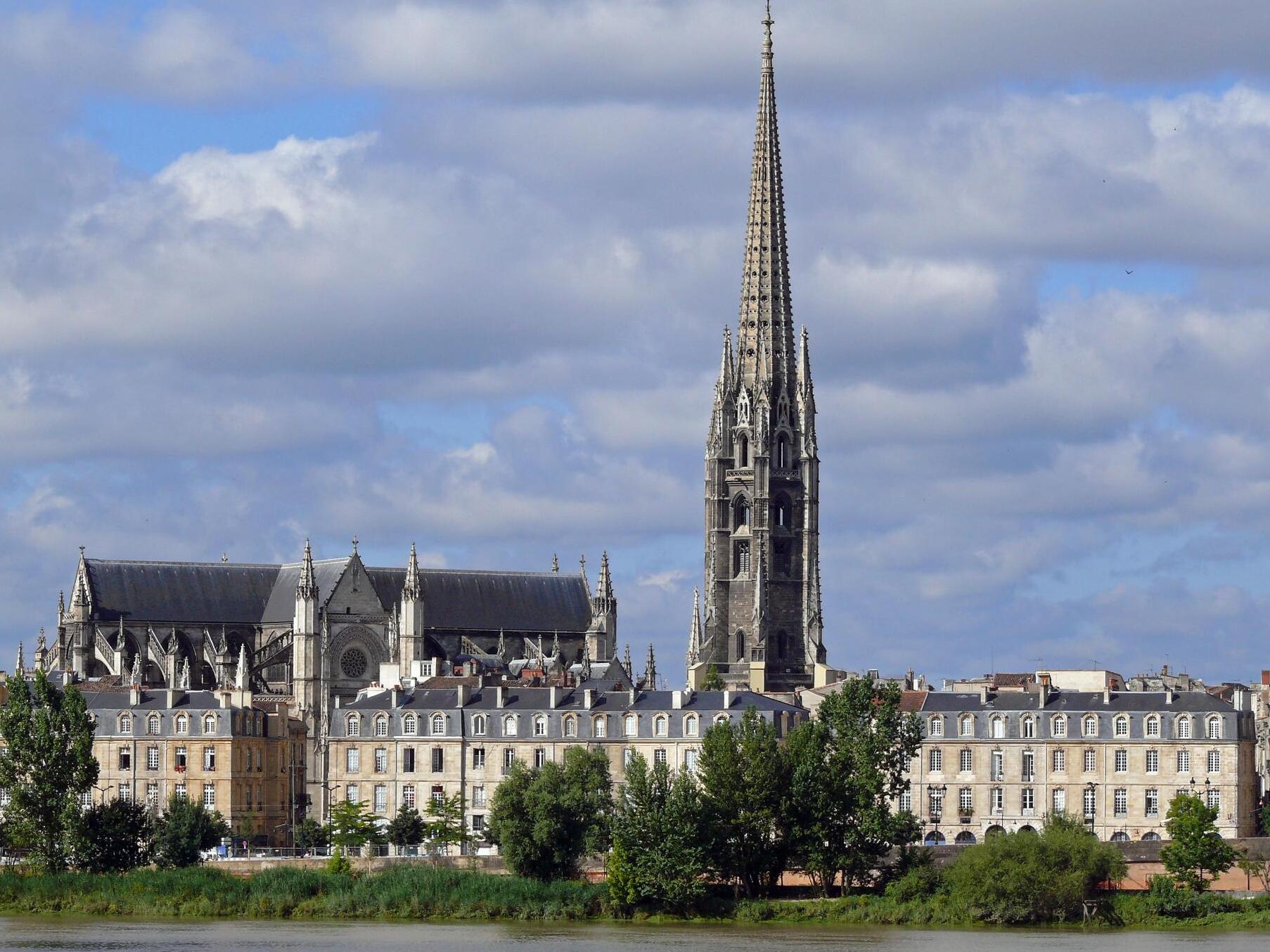 Bordeaux and The monument “Flèche Saint-michel” - Bordeaux | Secret World Trip Planner