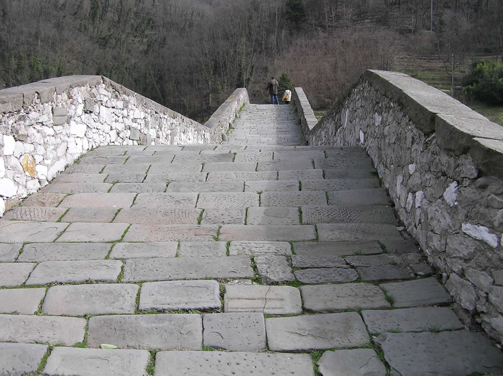 பொன்டே டெல் டியாவோலோ அல்லது மடலேனா, - Borgo a Mozzano | Secret World Trip Planner