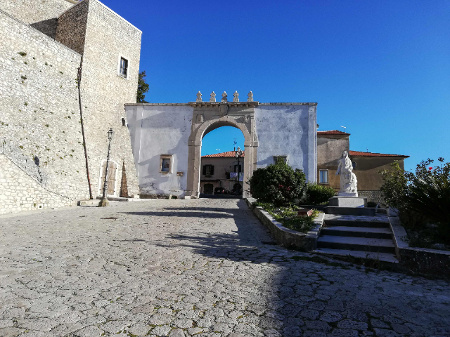 Dorp Montemiletto - Montemiletto | Secret World Trip Planner
