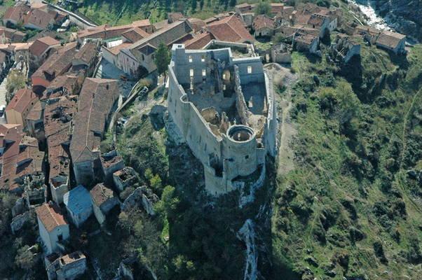 Dvorac Caracciolo-Tajna W - Brienza | Secret World Trip Planner