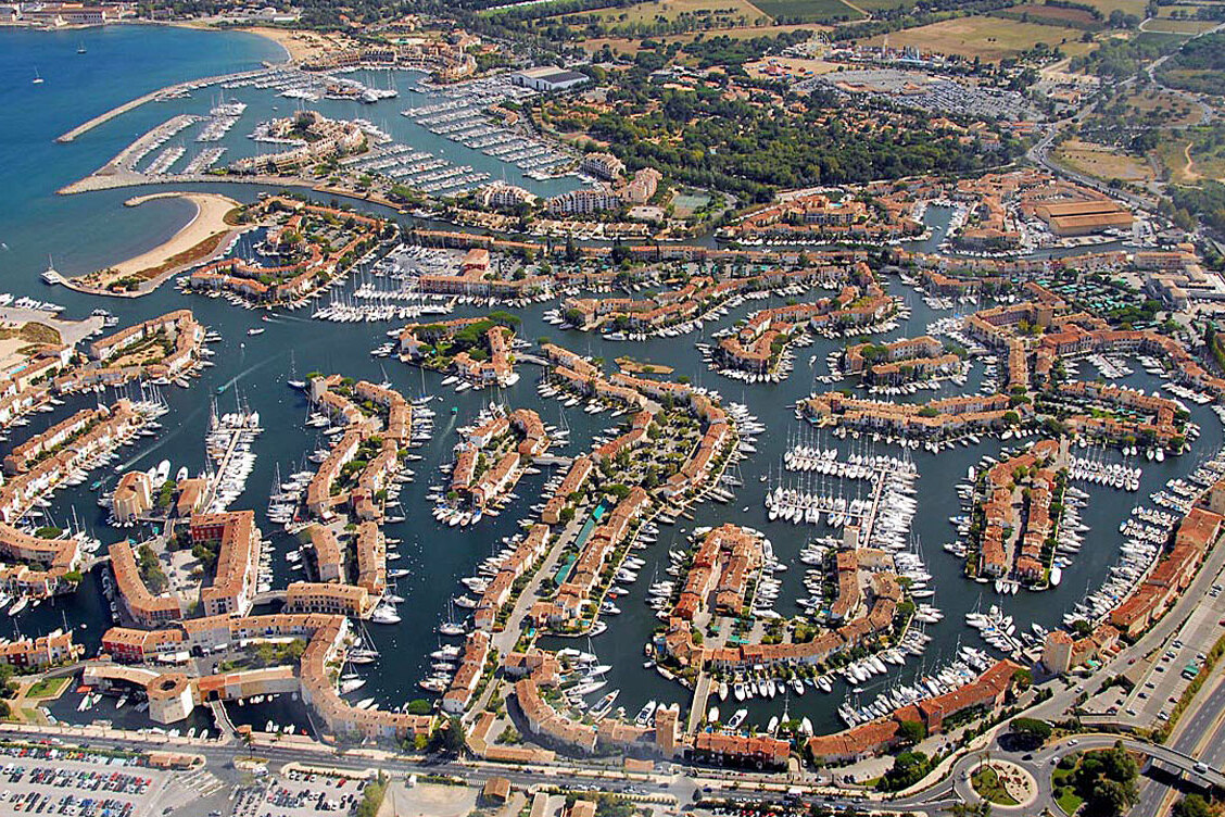 Port Grimaud , a real, little hidden jewel — Grimaud