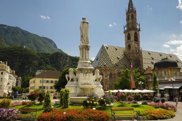 Die Kathedrale Mariä Himmelfahrt von Bozen - Bolzano | Secret World Trip Planner