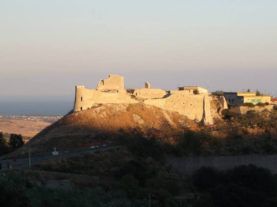 Byzantine Castle ruins of Simeri Crichi - Calabria - 88050 Simeri Crichi CZ | Secret World Trip Planner