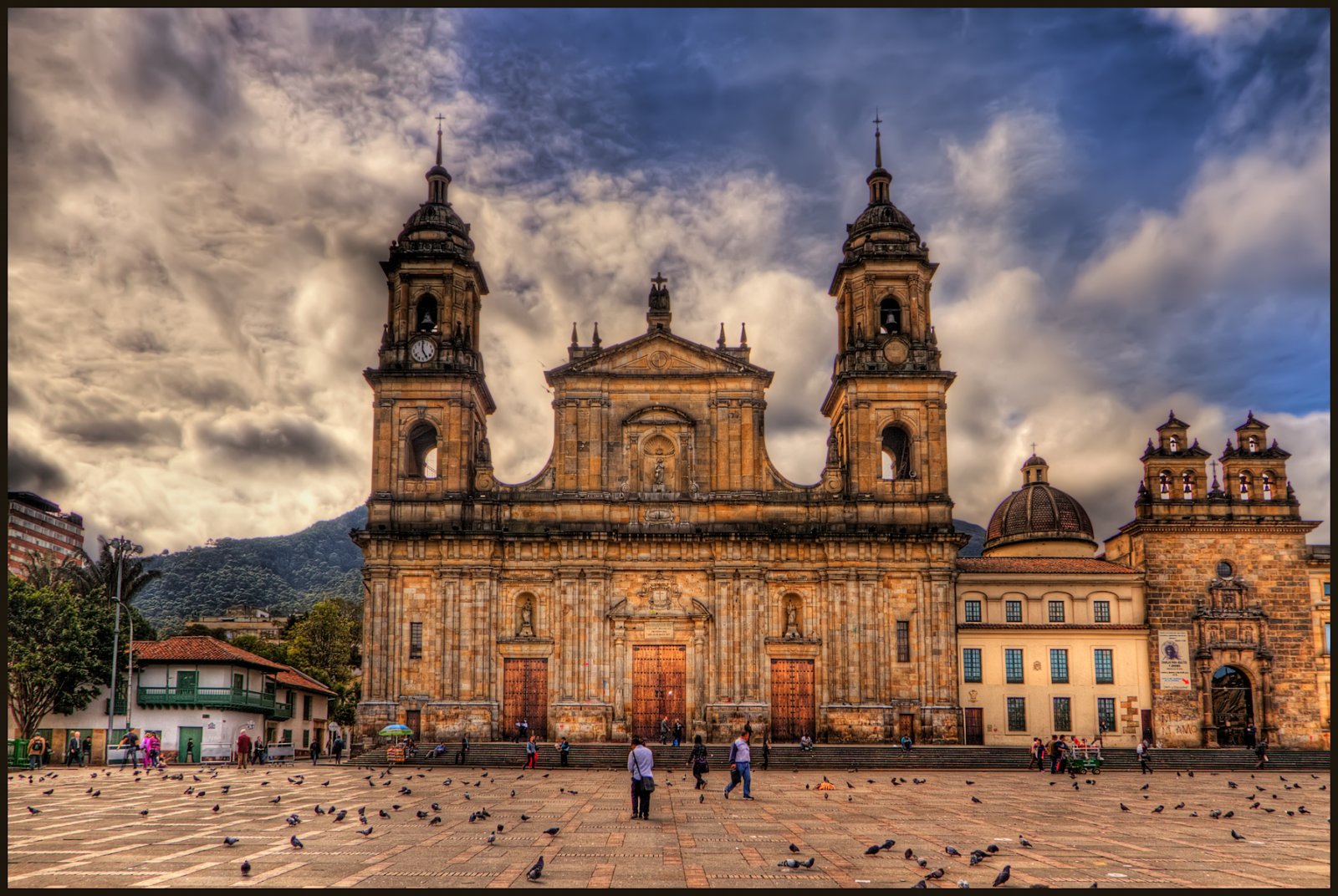 Primas-Kathedrale auf dem Bolivar-Platz - Bogotá | Secret World Trip Planner