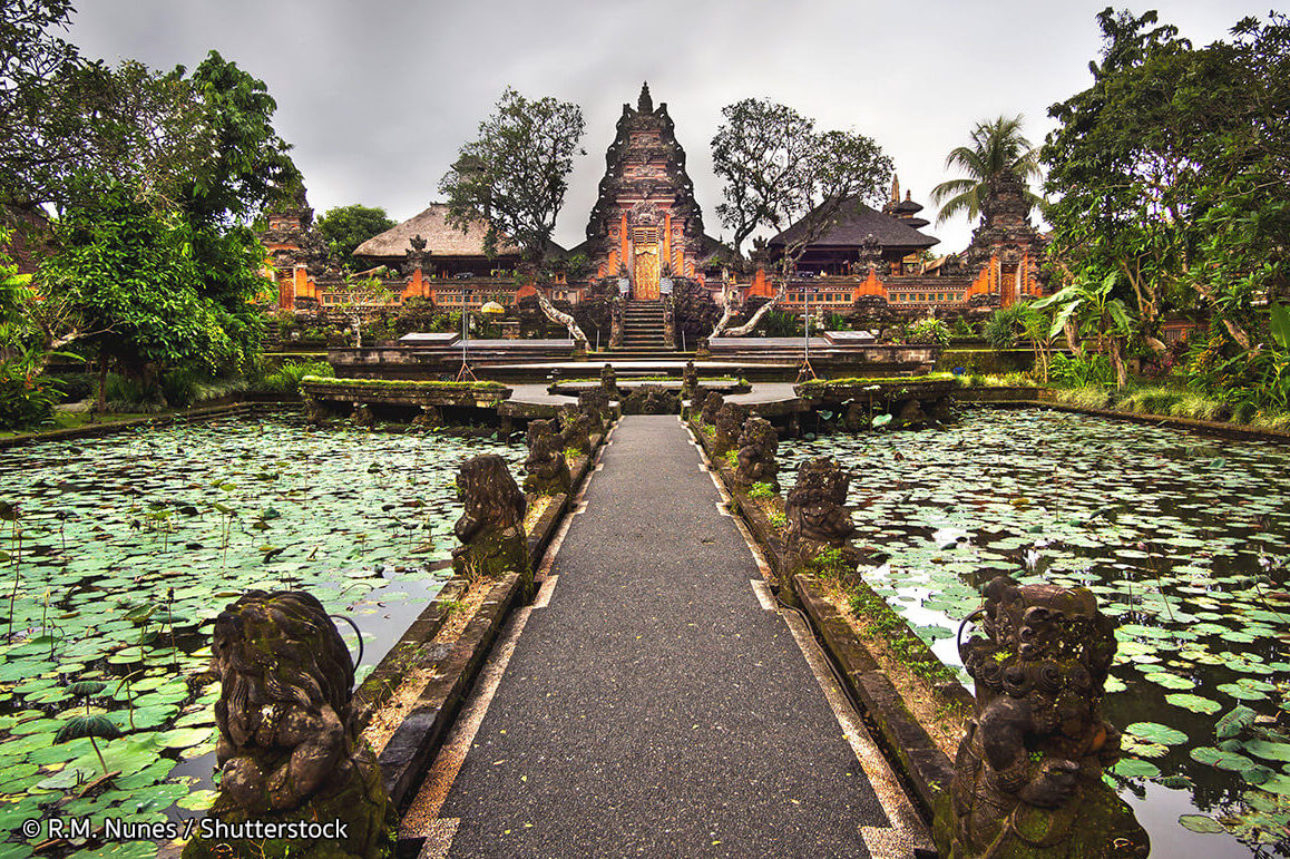Bali: The Pura Taman Saraswati, a beautiful water temple — Kabupaten Gianyar