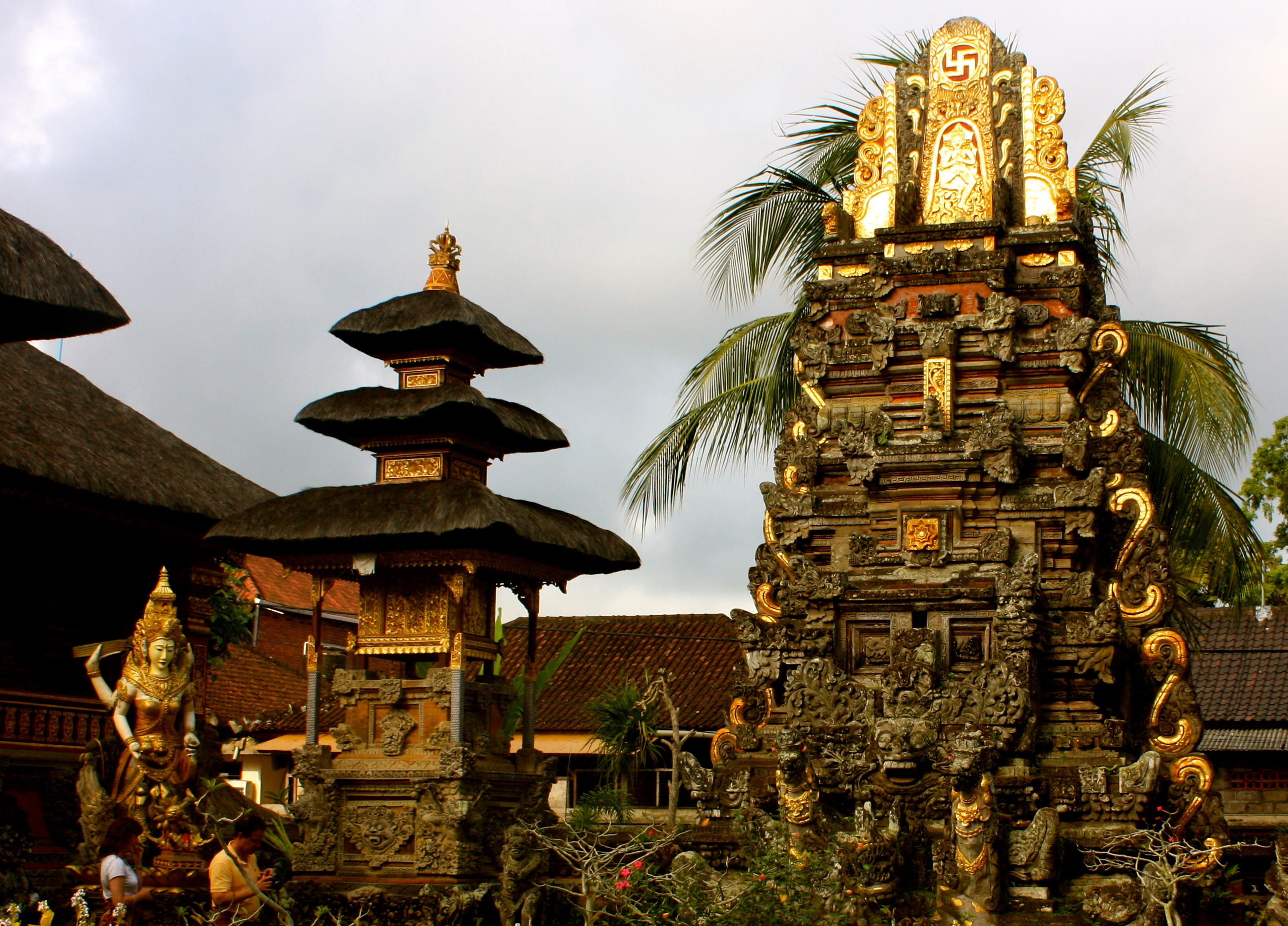 Bali: The Pura Taman Saraswati, a beautiful water temple - Kabupaten Gianyar | Secret World Trip Planner