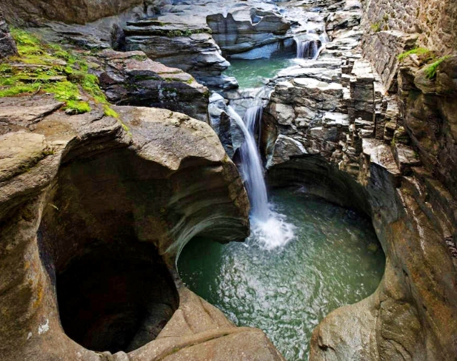 ഭീമൻമാരുടെ കുഴികൾ - 5 | Secret World Trip Planner