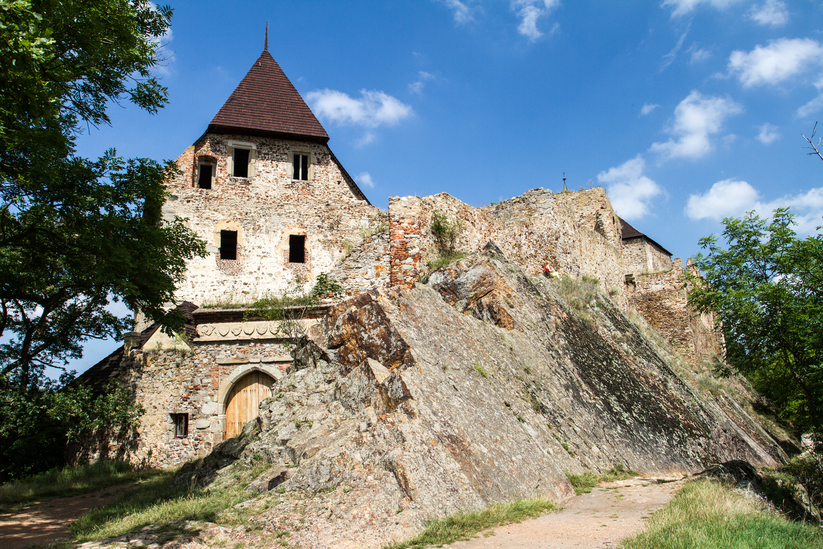 Das Waldschloss - ?erné jezero | Secret World Trip Planner