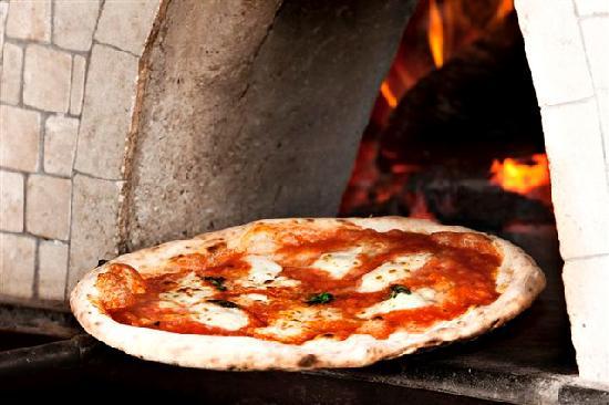 Pizza Margherita und ihre Legende — Napoli