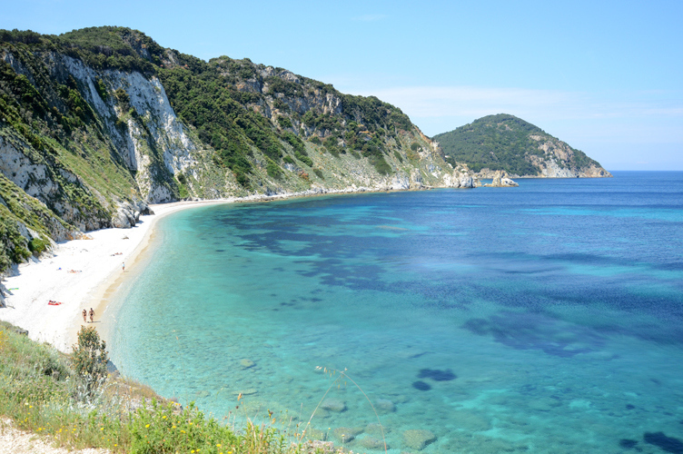 మంత్రముగ్ధులను beach..చాలా అందమైన of Elba - Portoferraio | Secret World Trip Planner