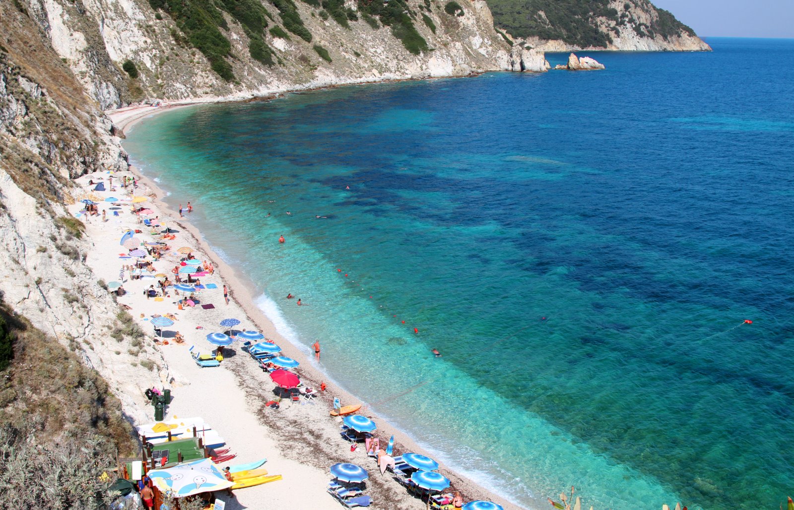మంత్రముగ్ధులను beach..చాలా అందమైన of Elba - Portoferraio | Secret World Trip Planner