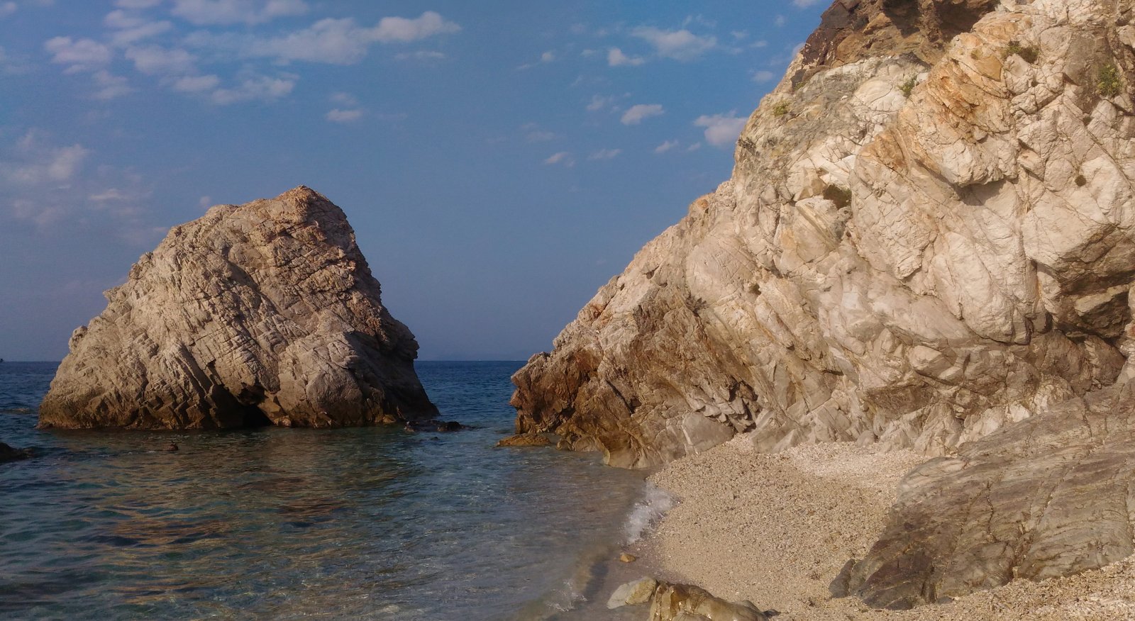 మంత్రముగ్ధులను beach..చాలా అందమైన of Elba - Portoferraio | Secret World Trip Planner