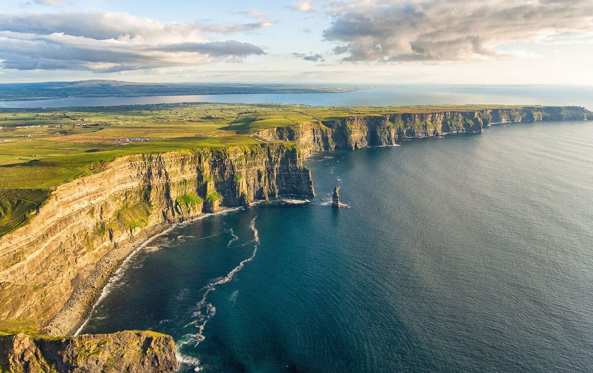 Die irischen Klippen von Moher — Lislorkan North