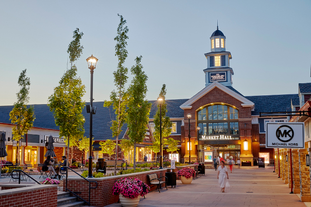 Woodbury Common Premium Outlets: Il sogno di un amante dello shopping alle porte di New York - Woodbury | Secret World Trip Planner