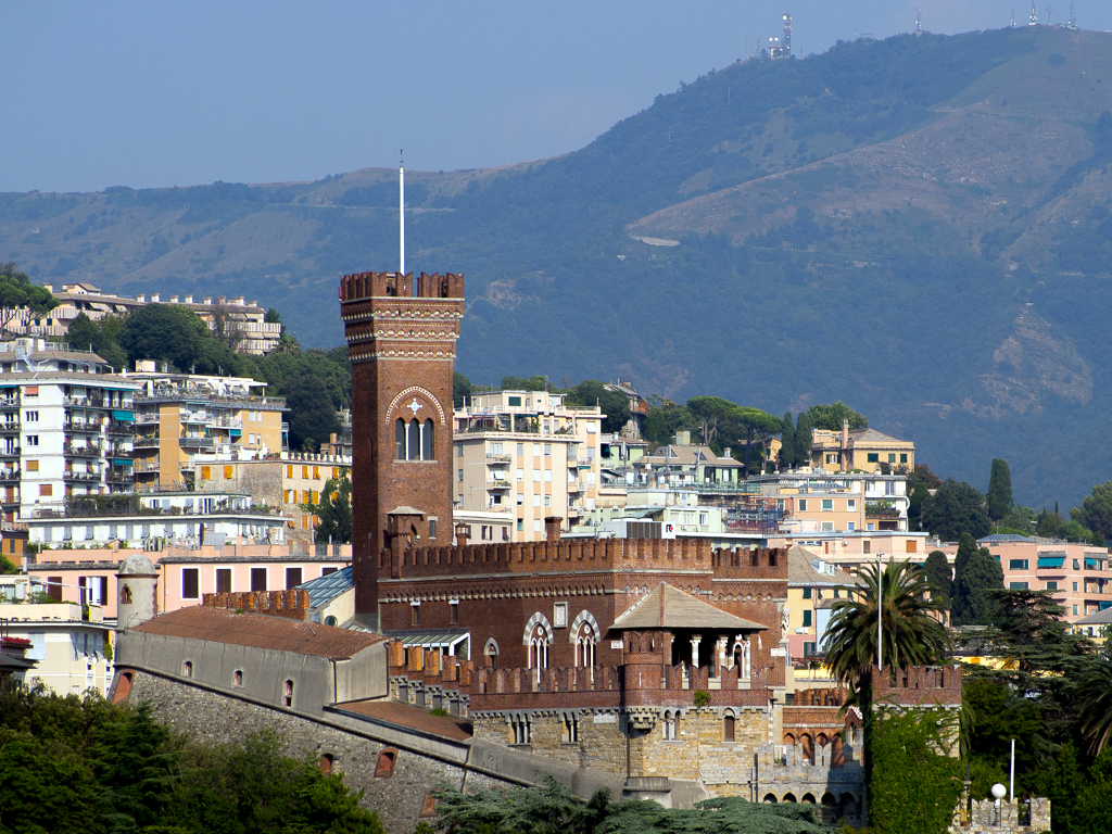 Lift Castello d'Albertis-Montegalletto - Genova | Secret World Trip Planner