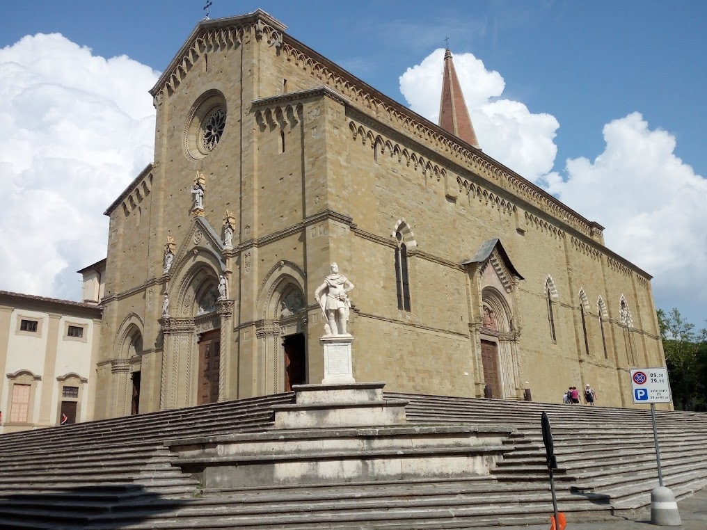 புனிதர்கள் பீட்டர் மற்றும் டொனாடோ கதீட்ரல் - Arezzo | Secret World Trip Planner