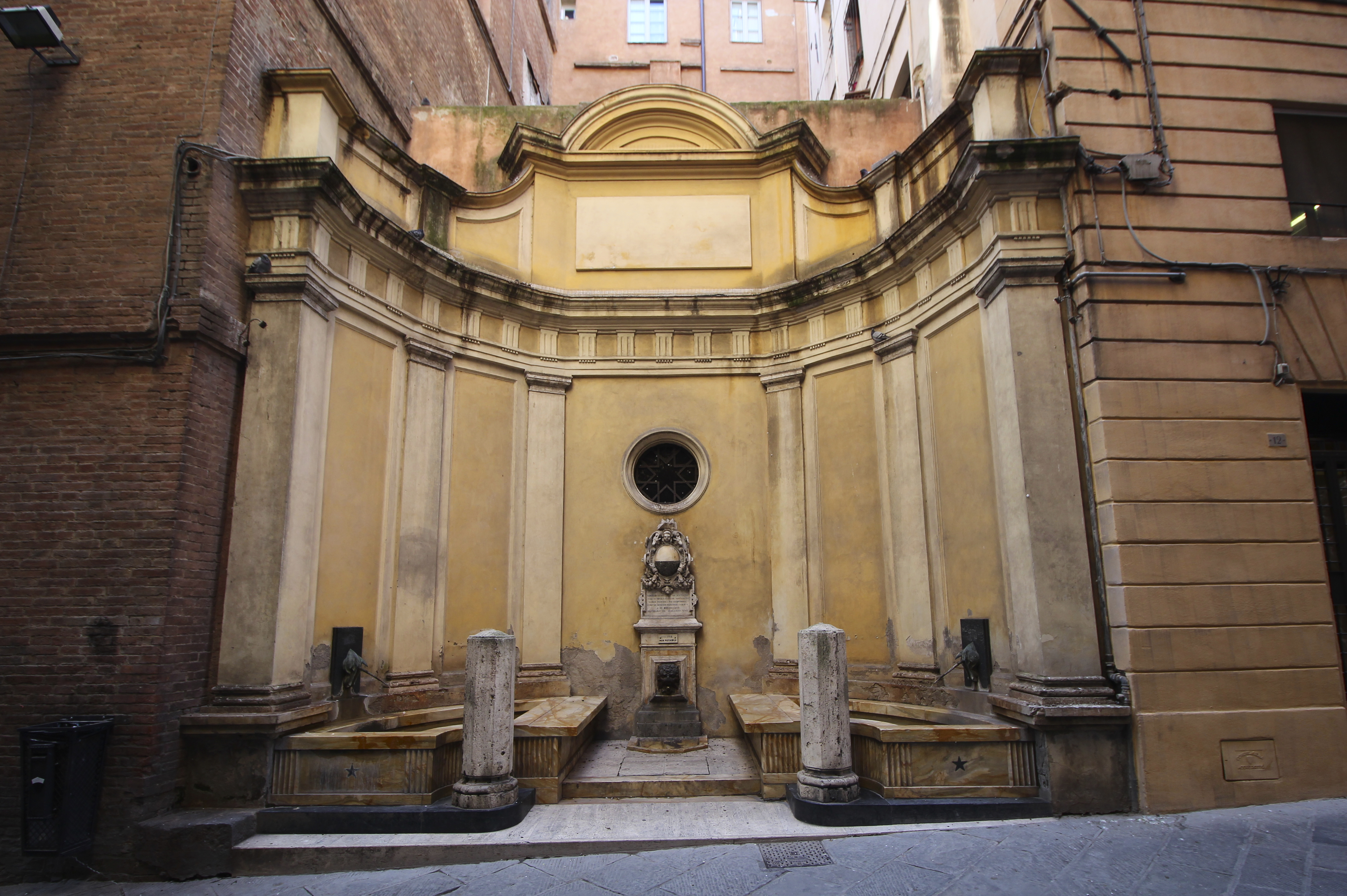سینا:ضلع کے Leocorno - Siena | Secret World Trip Planner
