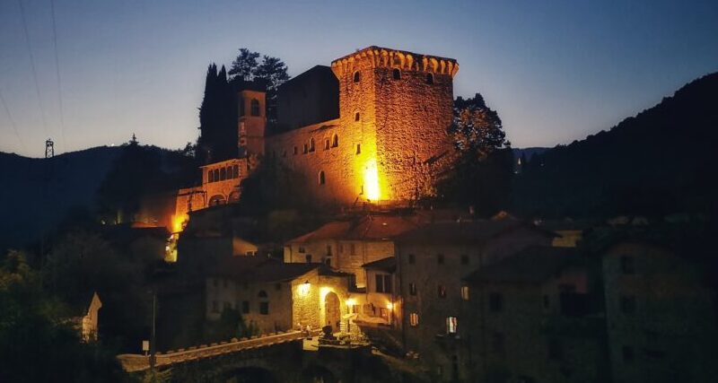 Cascella এবং এর দুর্গ Verrucola  - Bagni di Lucca | Secret World Trip Planner