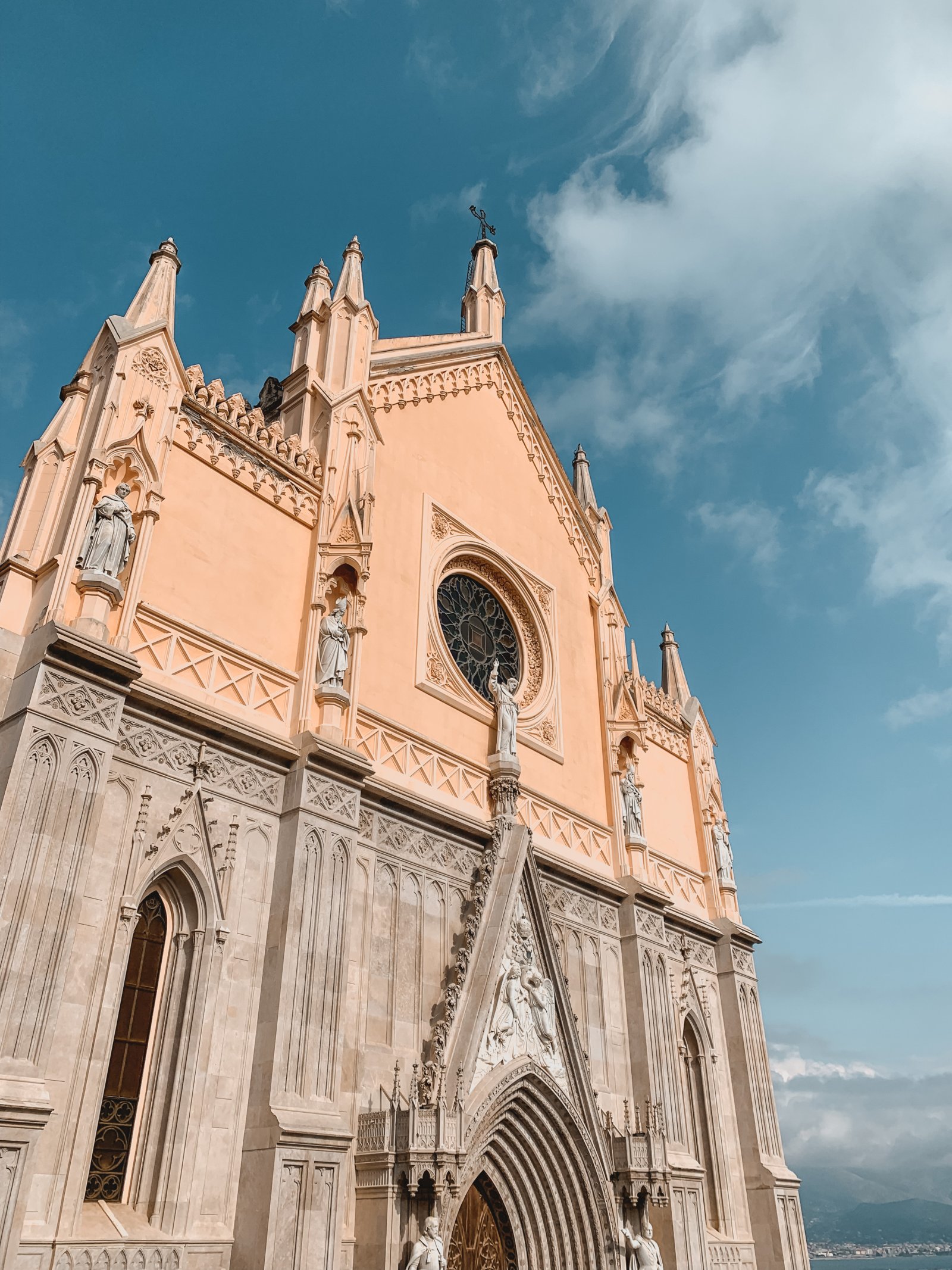 Templo de São Francisco - Gaeta | Secret World Trip Planner