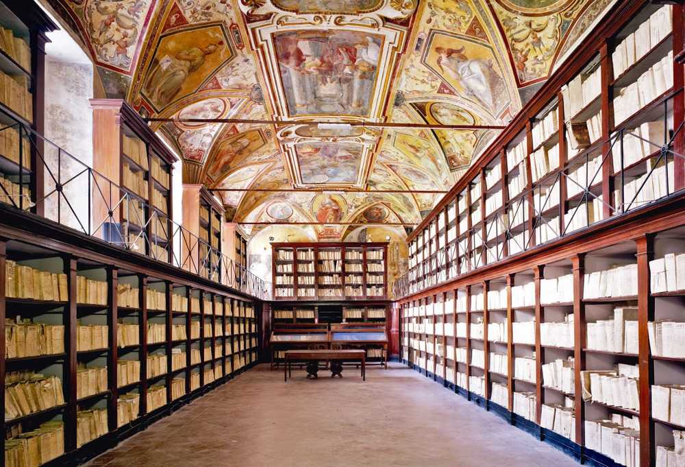 Cartlanna Stáit Napoli - Napoli | Secret World Trip Planner