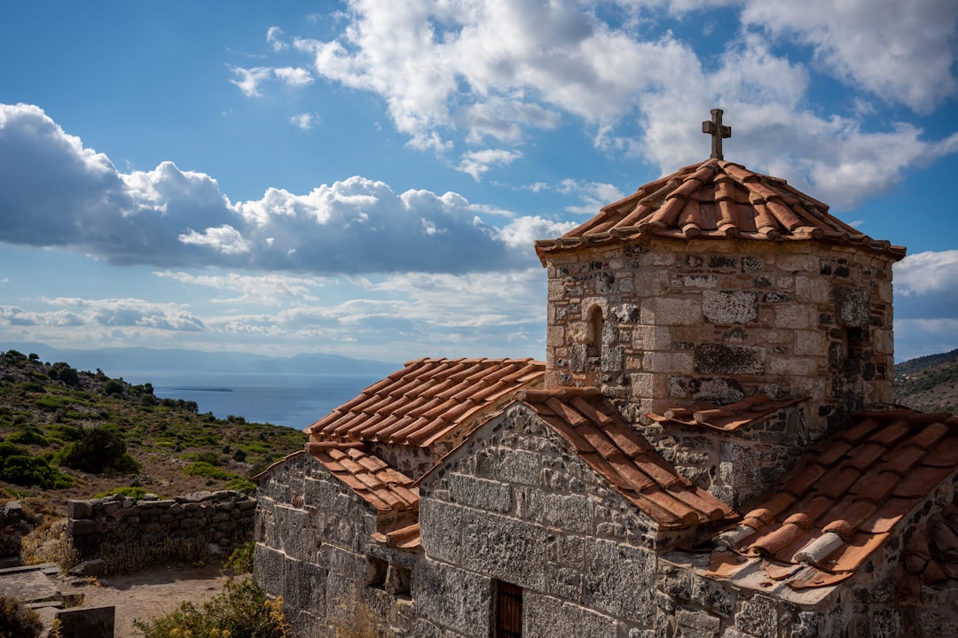Panagia Kakaviotissa: Griechenlands schöne Kirche ohne Dach - Myrina | Secret World Trip Planner