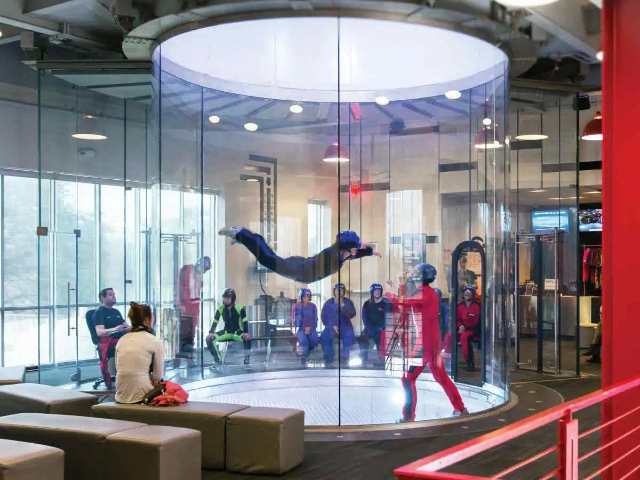 Indoor-Fallschirmspringen: Absprung ohne Sprung bei iFly Westchester — Yonkers