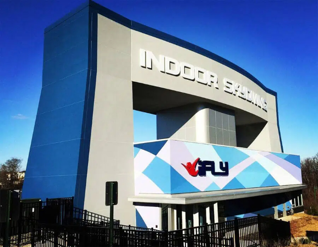 Indoor-Fallschirmspringen: Absprung ohne Sprung bei iFly Westchester - Yonkers | Secret World Trip Planner