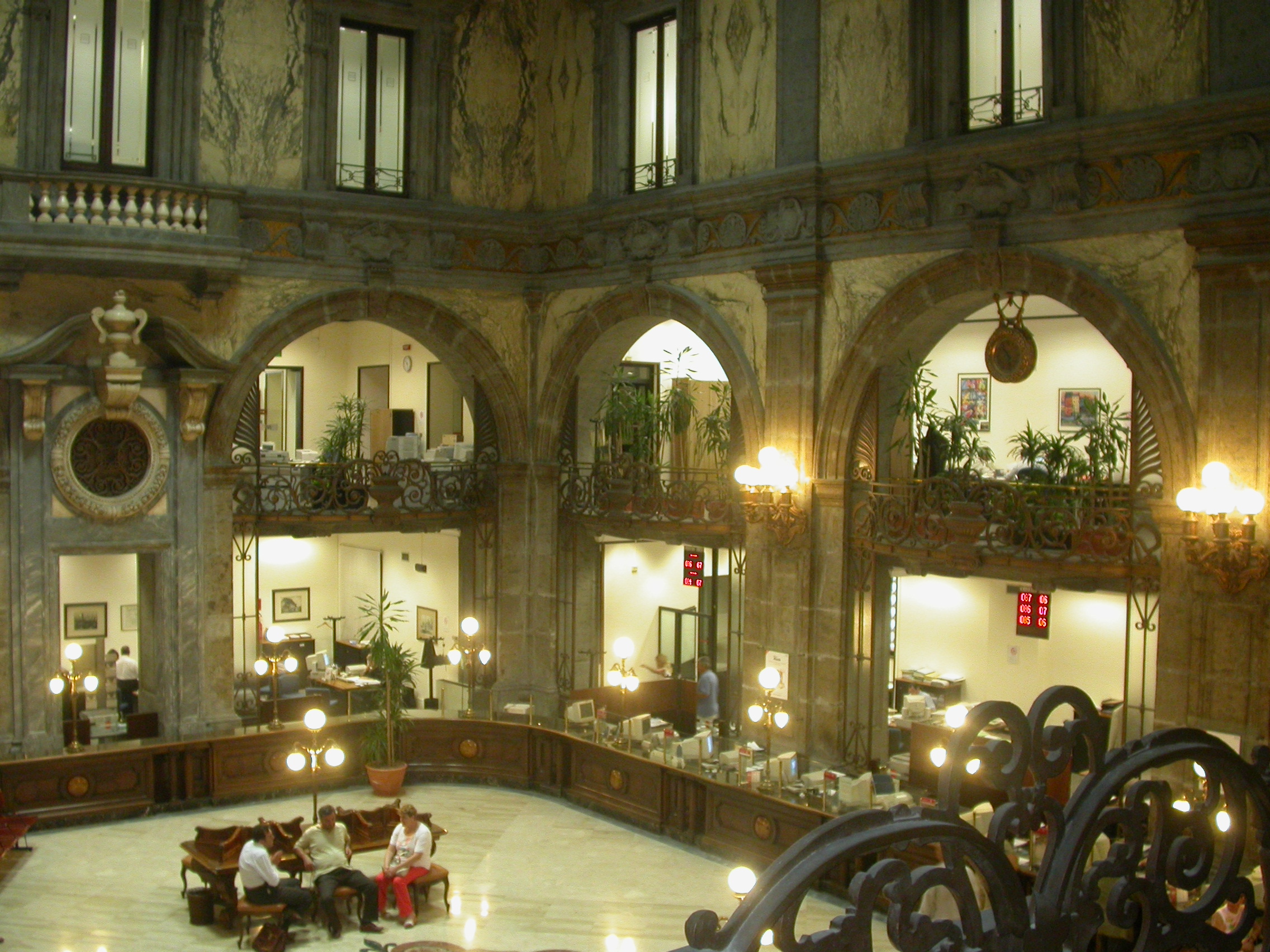 Palazzo Zevallos Stigliano ve Son Caravaggio - Napoli | Secret World Trip Planner