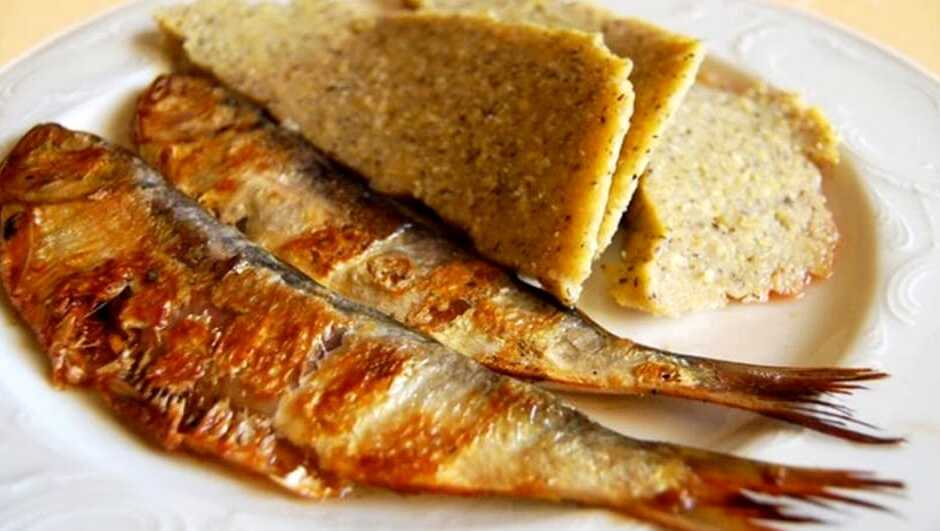 Missoltini mit Polenta ist ein typisches Rezept aus den Dörfern rund um den Comer See. - Como | Secret World Trip Planner