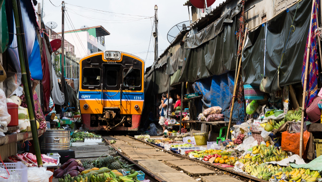 Maeklong Railway Market - แม่กลอง | Secret World Trip Planner