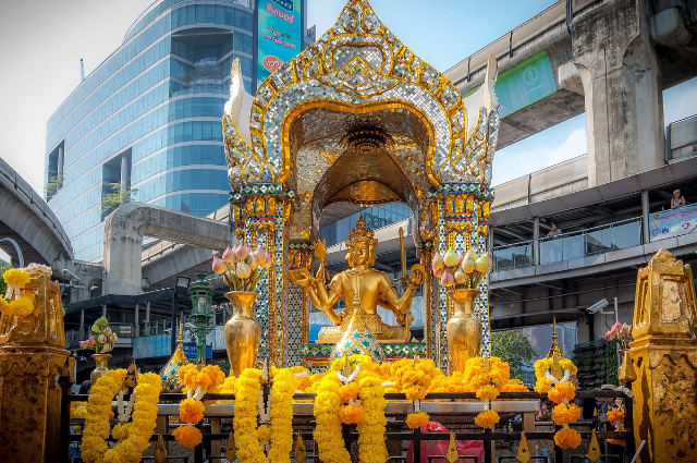 Erawan Shrine — Khet Pathum Wan