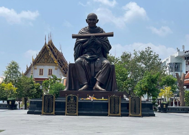 Wat Rakhangkhositaram Woramahawihan - Wat Rakhang Kositaram Woramahawihan | Secret World Trip Planner