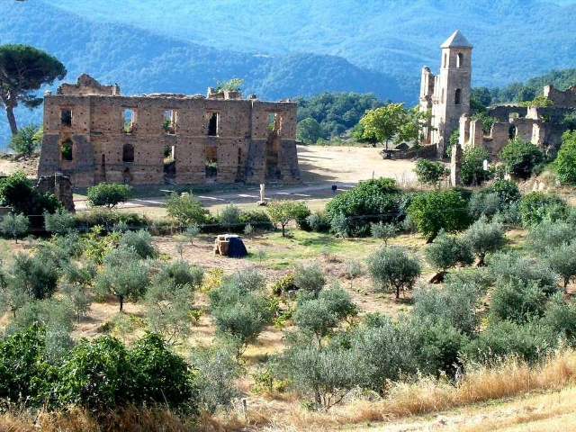 Campomaggiore: Az utópia városa - Campomaggiore | Secret World Trip Planner