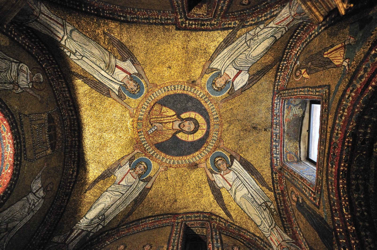 The church of Santa Prassede and the magnificent mosaics - Roma | Secret World Trip Planner