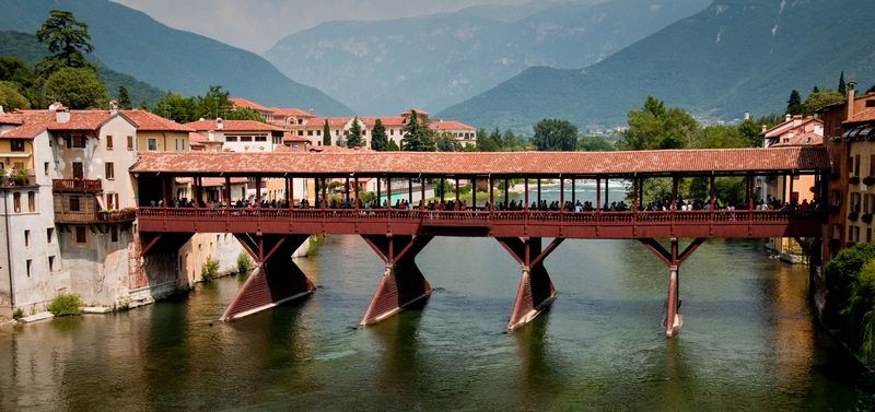 Bassano-Brücke - Bassano del Grappa | Secret World Trip Planner