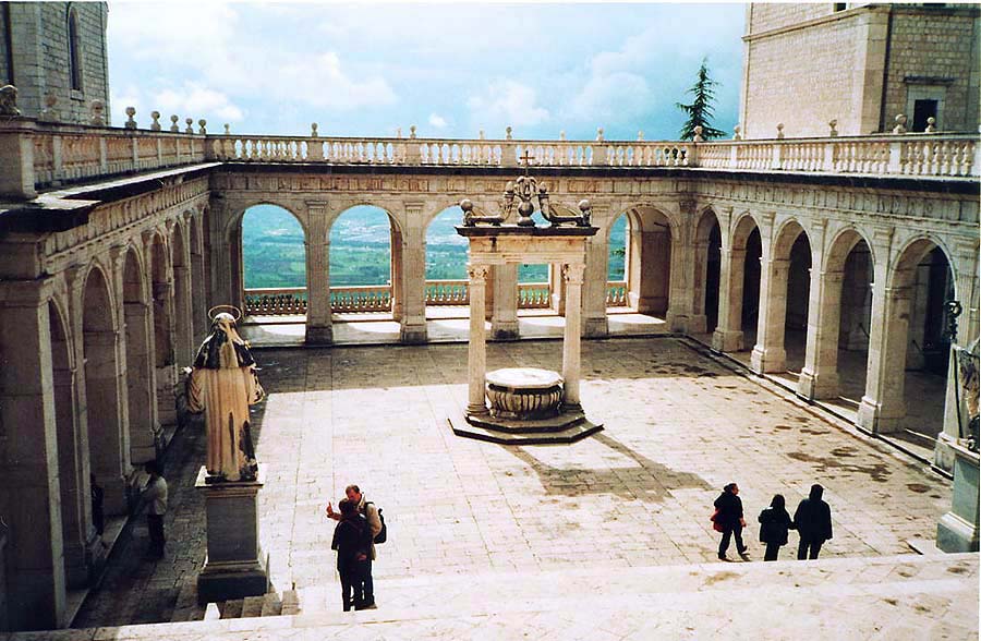 Αββαείο του Monte Cassino - Montecassino | Secret World Trip Planner