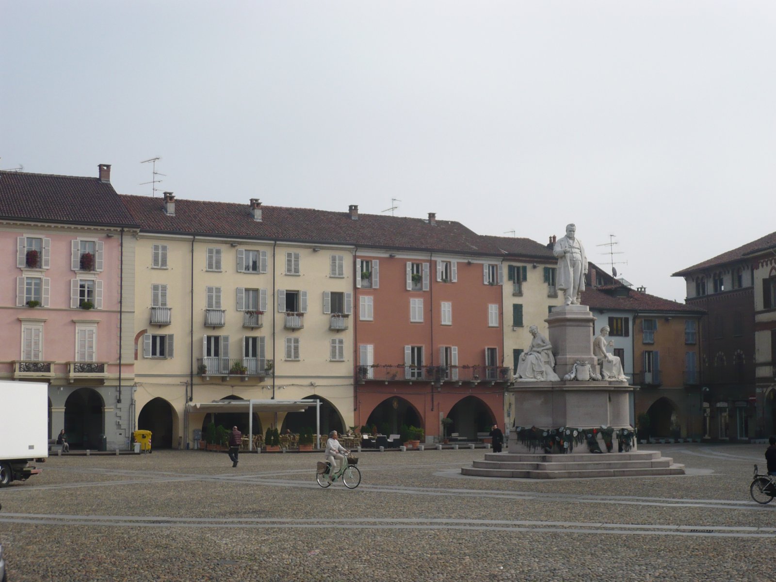 Cavour Square - Vercelli | Secret World Trip Planner