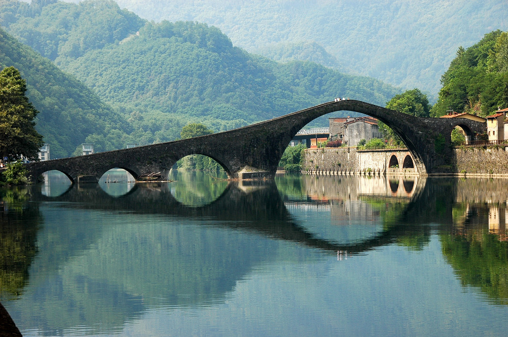 Ponte del Diavolo hoặc Maddalena, - Borgo a Mozzano | Secret World Trip Planner