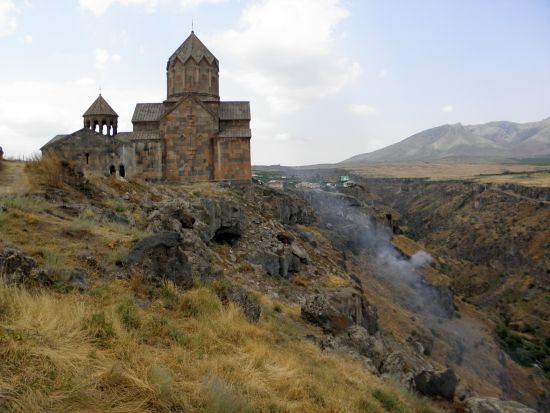 Saghmosavank-Kloster - Aragatsotn | Secret World Trip Planner