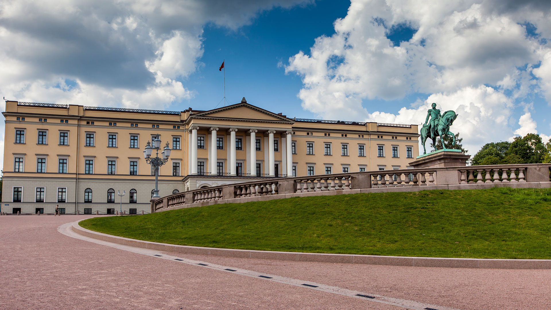Königlicher Palast - Slottsplassen 1 | Secret World Trip Planner