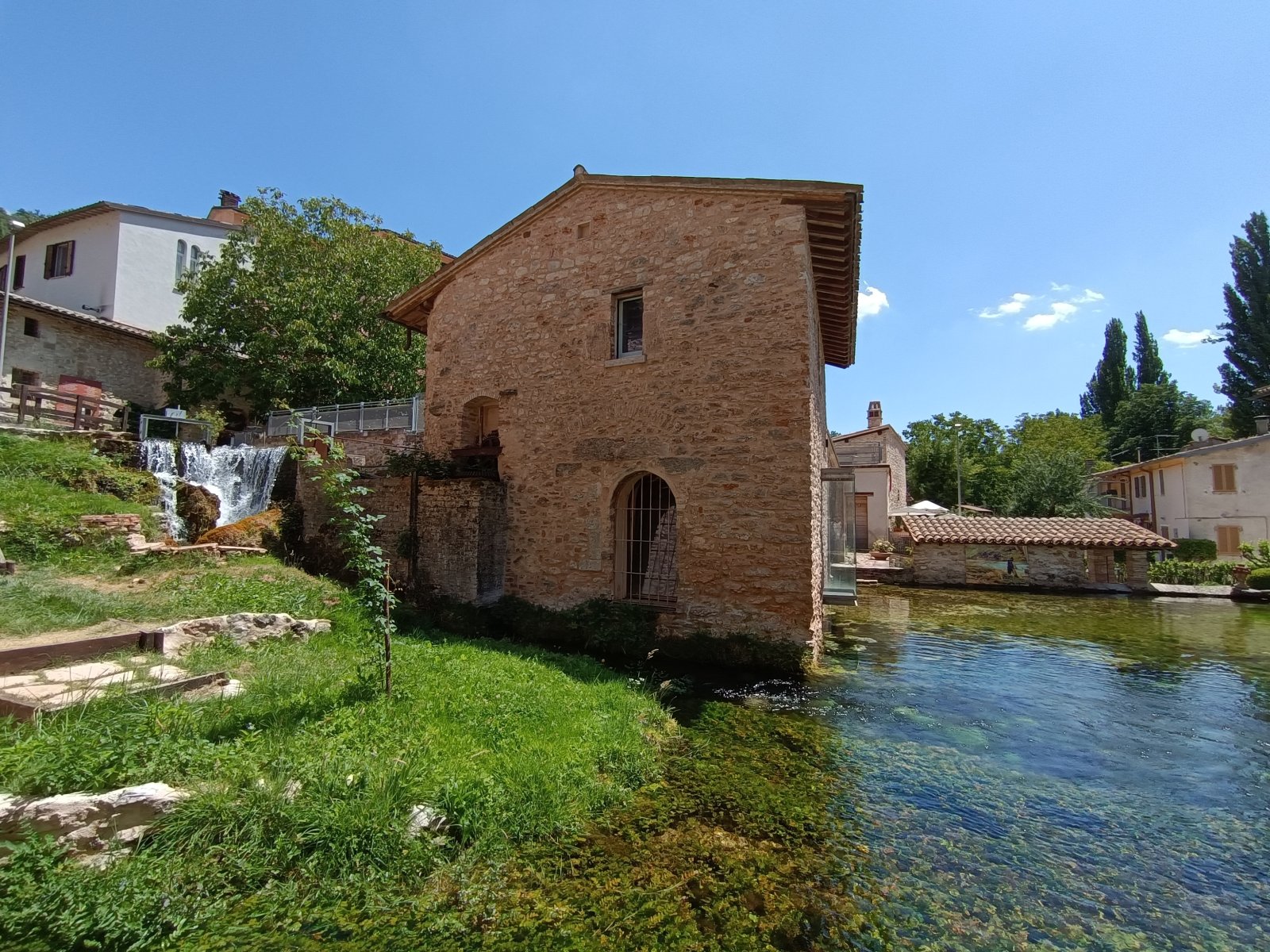 Rasiglia și sursele sale - 06034 Foligno PG | Secret World Trip Planner