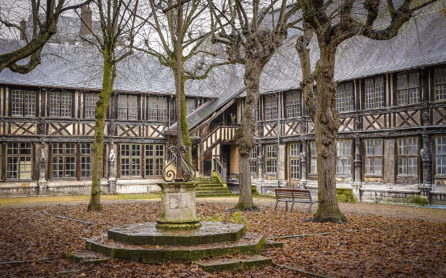 Der Aître St. Maclou - Rouen | Secret World Trip Planner