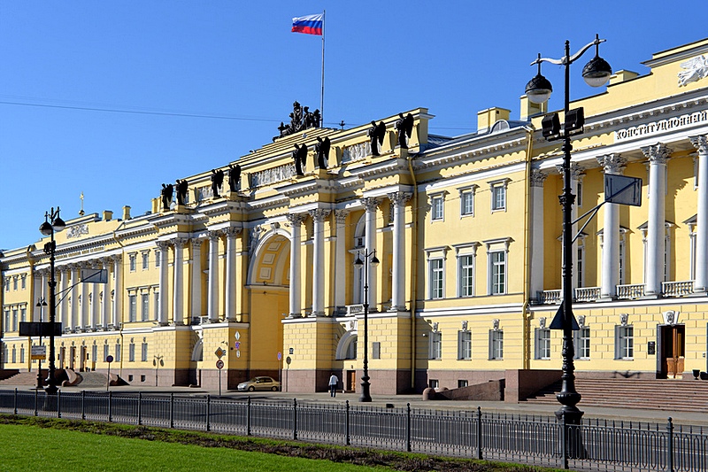 Senate and Synod Building - Sankt-Peterburg | Secret World Trip Planner