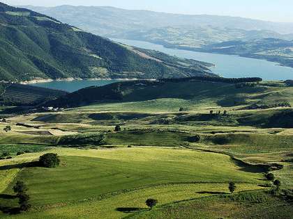 ທະເລສາບຕາ - Lago di Occhito | Secret World Trip Planner